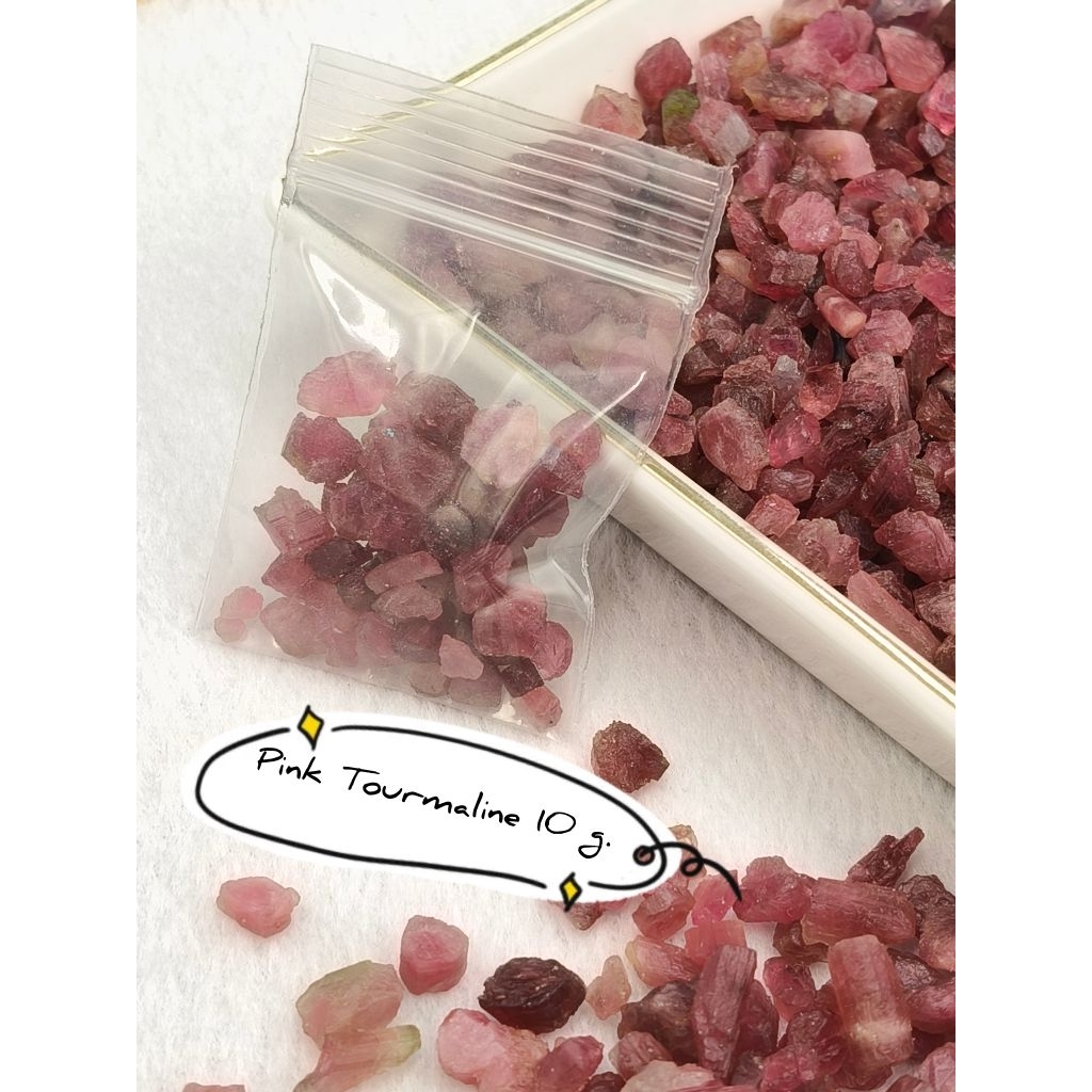 หิน พิงค์ ทัวร์มาลีน เนื้อสวย สีชมพูเข้ม ก้อนขนาดเล็กๆ ถุงละ 10 กรัม / ราคาพิเศษ ใช้สะสม หรือ นำมาตกเเต่งมุมสวยๆได้เลย