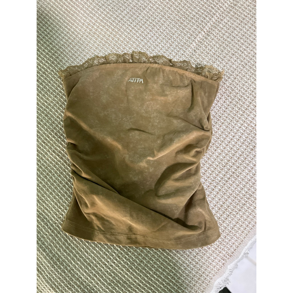 เสื้อเกาะอกแต่งขอบลูกไม้ atipa