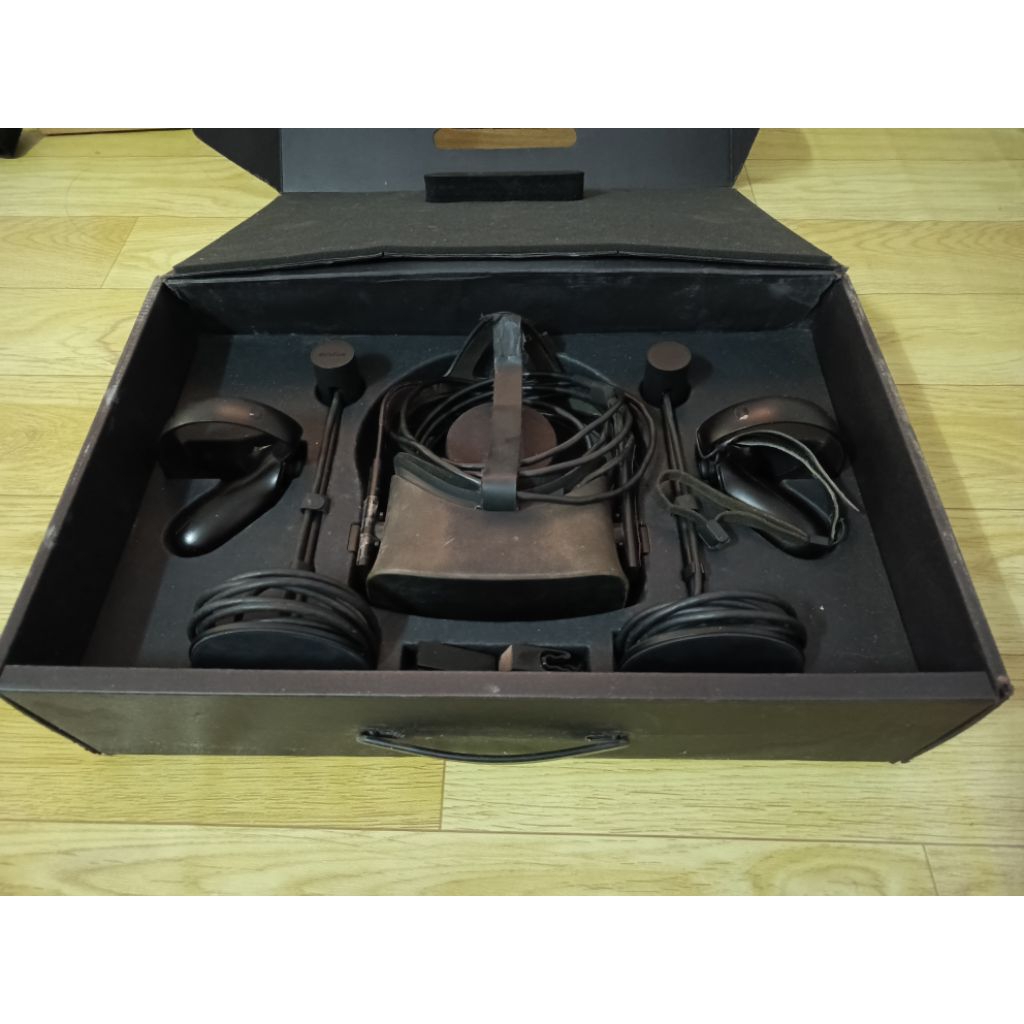 Oculus Rift CV1 ขายตามสภาพ ขอคนรับได้ (ไม่ขายแยก)