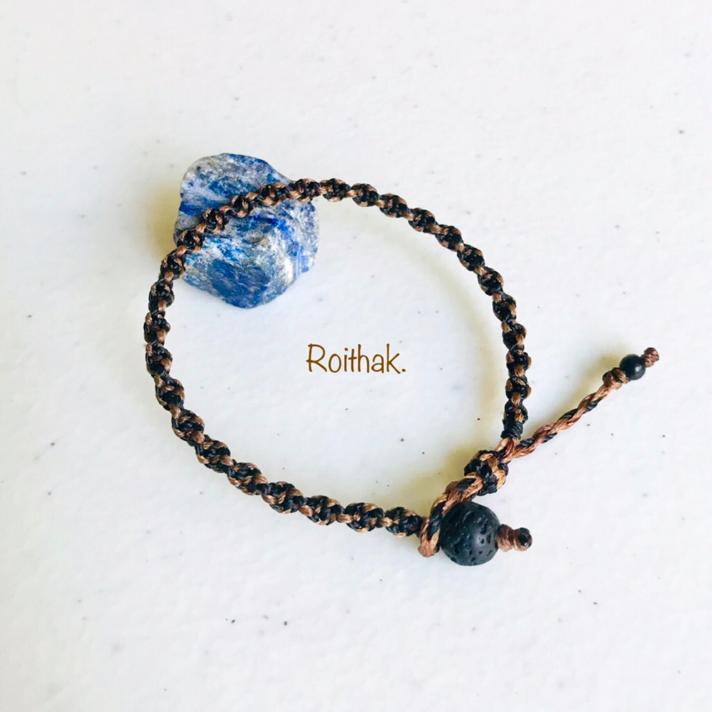 สร้อยข้อมือ handmade เชือกถัก Twist Cobra สีดำสลับสีน้ำตาลอ่อน แต่งด้วยลูกปัดหินลาวา
