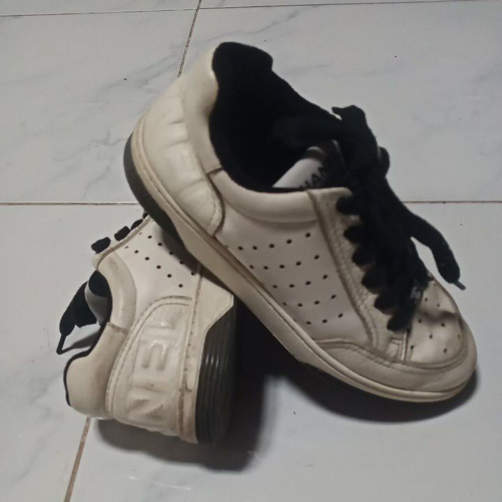 รองเท้า Chanel 22P Trainer