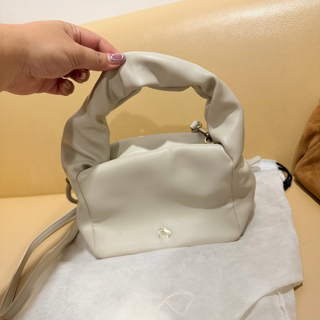 กระเป๋าสะพาย Polarball สีครีม