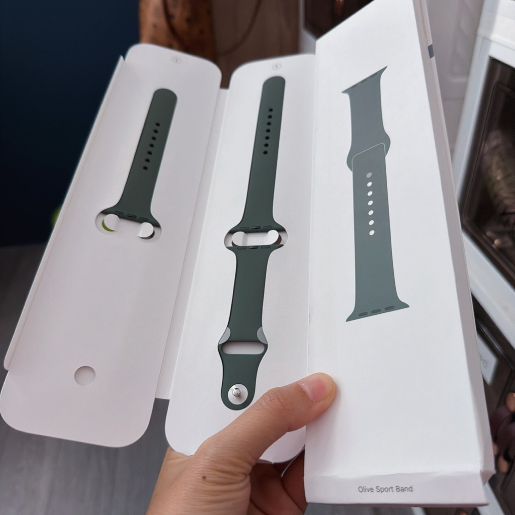 สนายข้อมือใหม่แท้ สีเขียวมะกอกOlive Sport bandมือ1แกะกล่อง จอเล็ก38/40/41 S10-11 จอ42นะคะ