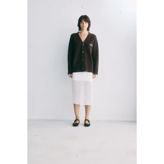 STUDIO UNKNOWN - Sia Knit Cardigan เสื้อหนาว คาร์ดิแกนคอวีตกแต่งลายปักโลโก้