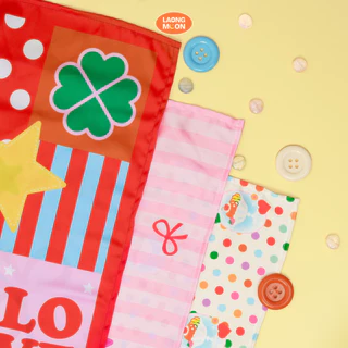 Laongmoon ผ้าพันคอ ซาติน โพกหัว ผูกผม ผูกเอว ขนาด70x70 cm Lucky Girl Collection