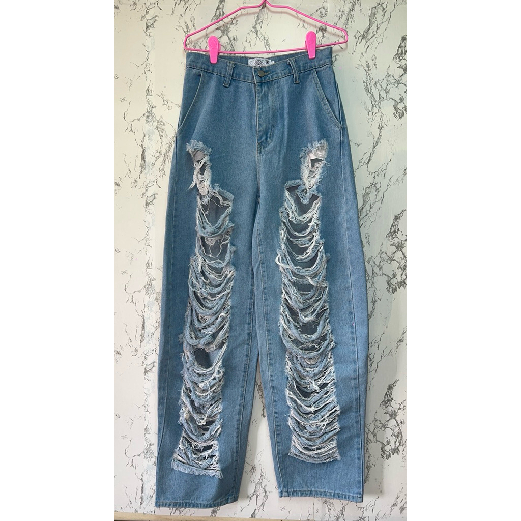 [ไม่มีตำหนิ]กางเกงยีนส์แต่งขาด ป้าย Back up เอว28/สะโพก40/ยาว43/เป้า12/ต้นขา26/ปลายขา8.5
