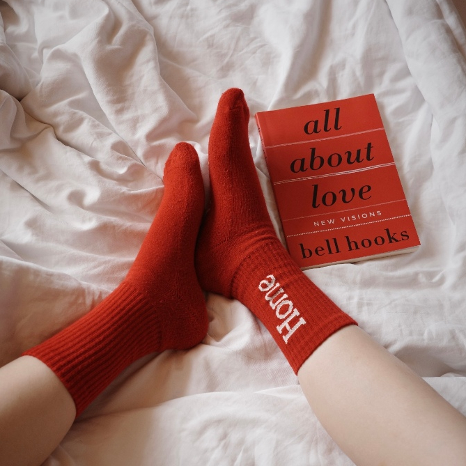 Home Alone Socks | ถุงเท้าแดง