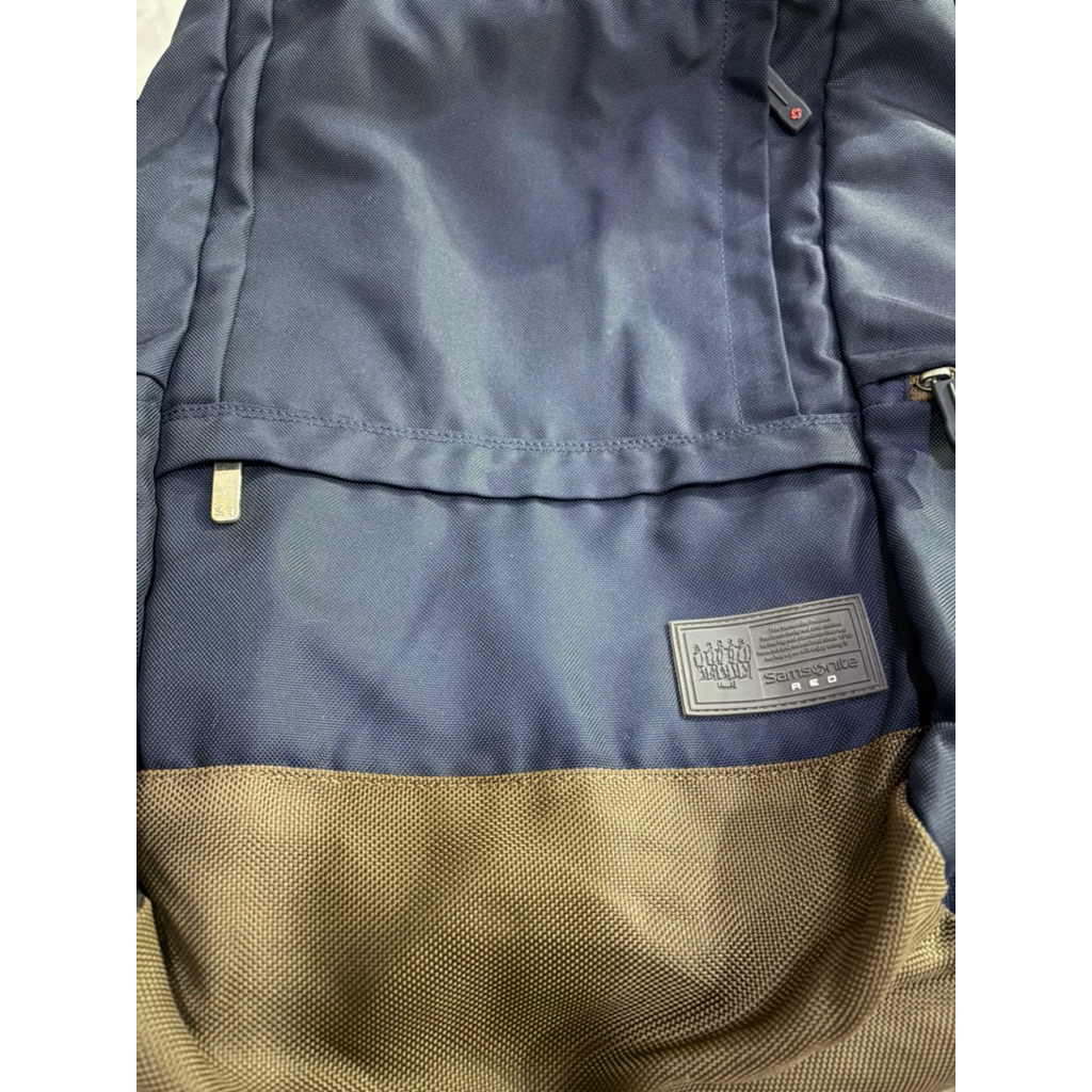 กระเป๋าเป้ยี่ห้อ Samsonite Red