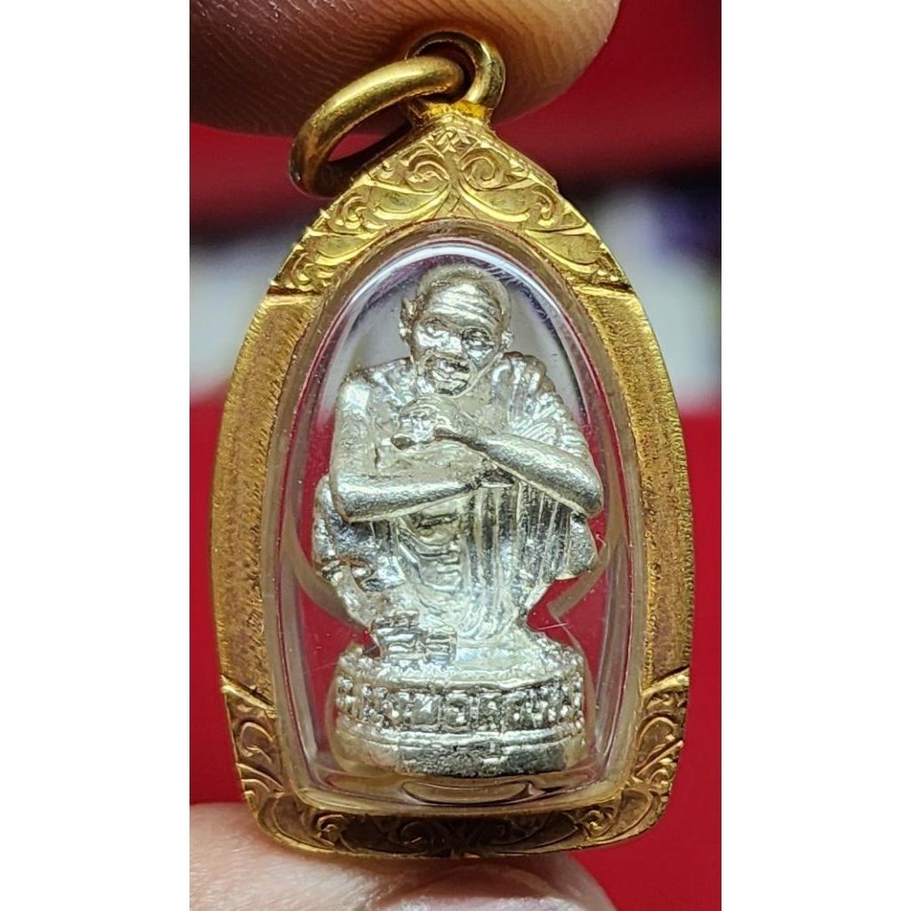 รูปหล่อหลวงพ่อคูณรุ่นคูณพันล้านเนื้อเงินเลี่ยมทองคำปี2537