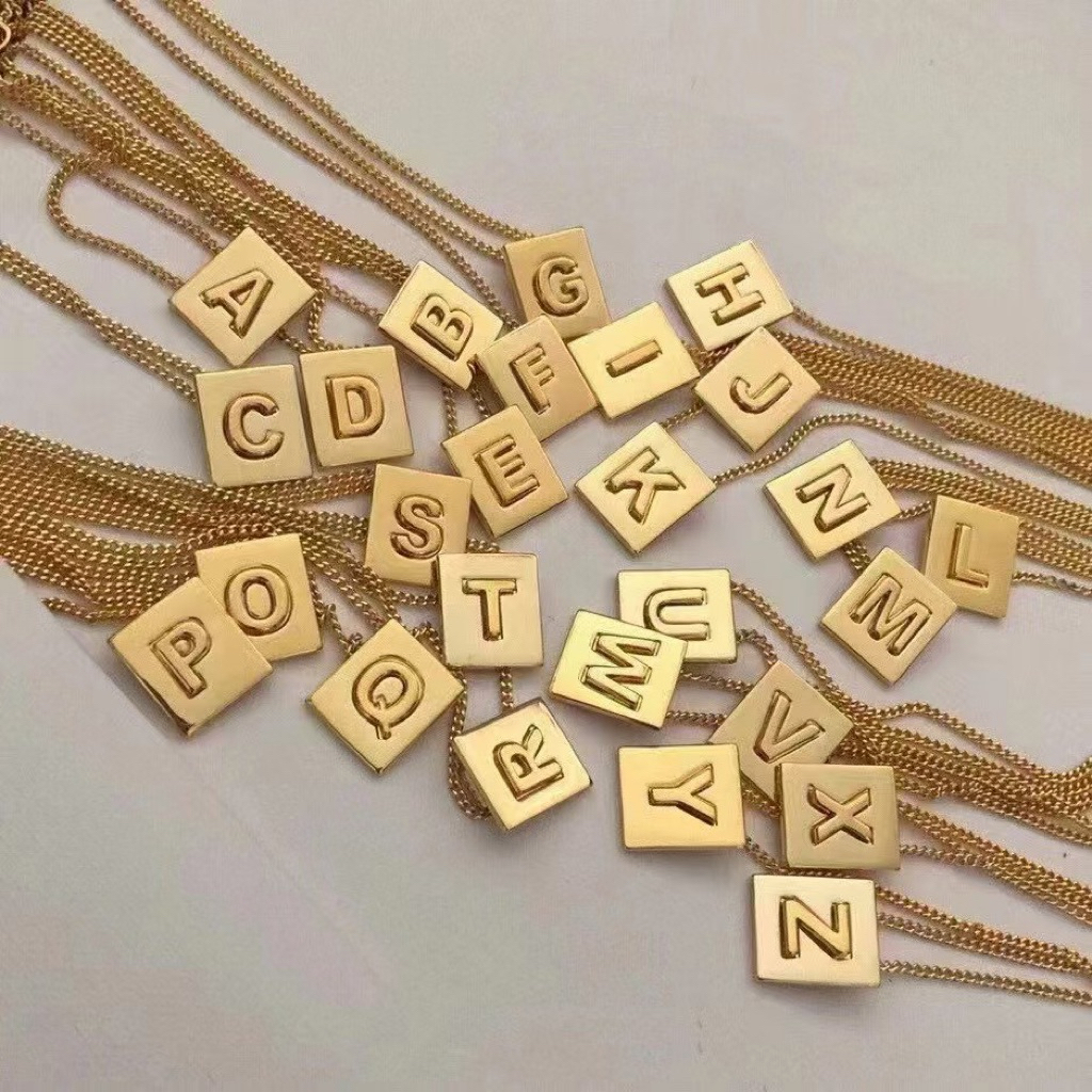 สร้อยคอ A-Z วัสดุเงิน 925 ไม่ลอก ไม่แพ้ ผิวบอบบางใส่ได้ รูปและวิดีโอถ่ายจากสินค้าขายจริง(แจ้งตัวอักษรทักแชทนะคะ)