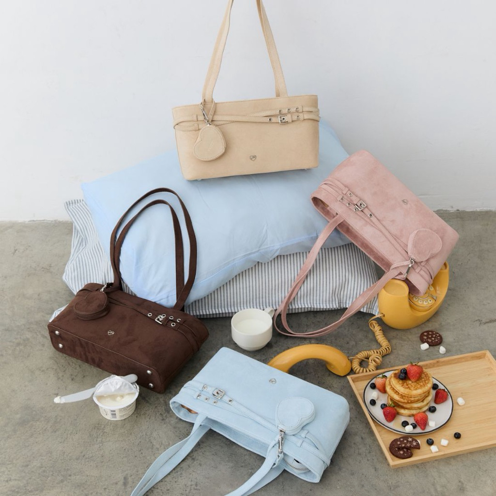 (NEW SUEDE 🎂) กระเป๋าสะพายไหล่ TIRAMISU - The pastry studio
