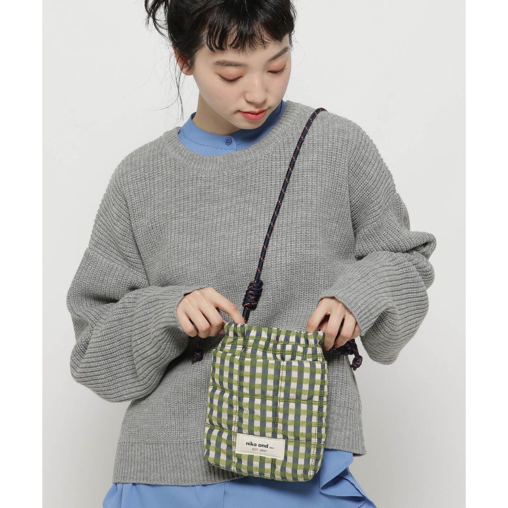 niko and ... กระเป๋าสะพายไหล่ มีเชือกรูด Original quilted drawstring shoulder bag