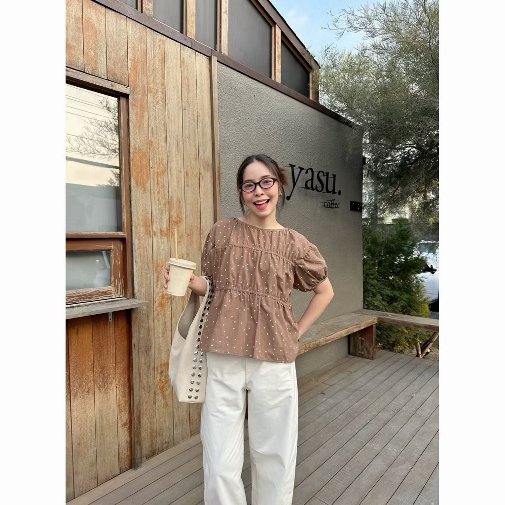 ส่งต่อ เสื้อแบรนด์ อจ mala.original สีน้ำตาลลาย polka dot