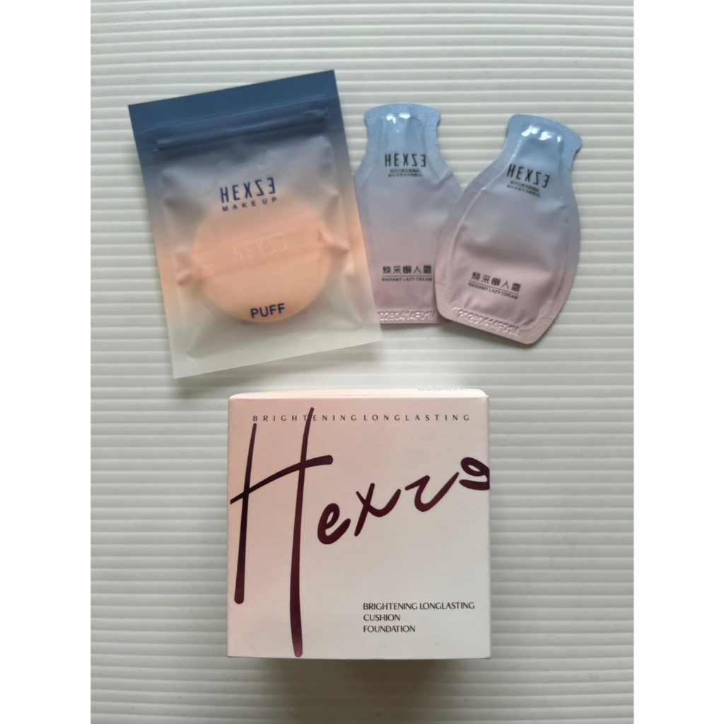 Hexze Brightening Cushion Wheaten ผิวแทน คุชชั่นขนาด 15 กรัม+รีฟิล+แผ่นพัฟ+ครีม 2 ซอง หมดอายุ 12/03/