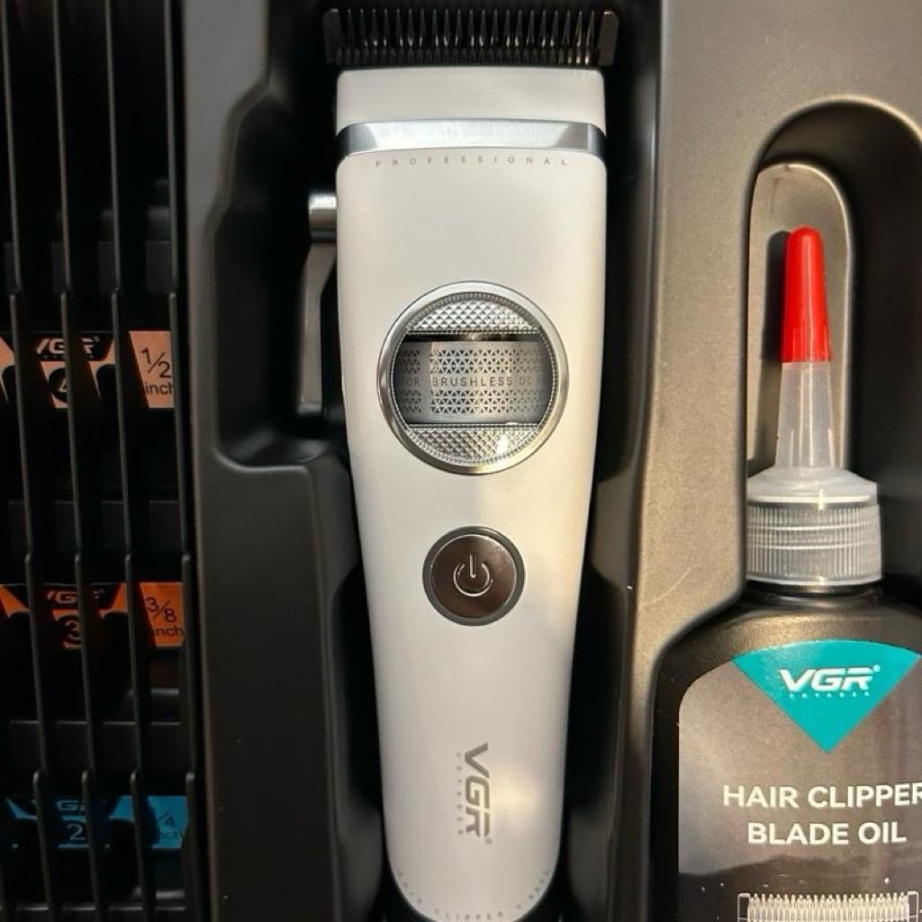 VGR v880c ปัตตาเลี่ยนตัดผมไร้สาย มอเตอร์ BRUSHLESS DC ฟันเซรามิค เสียงเงียบ 7200รอบต
