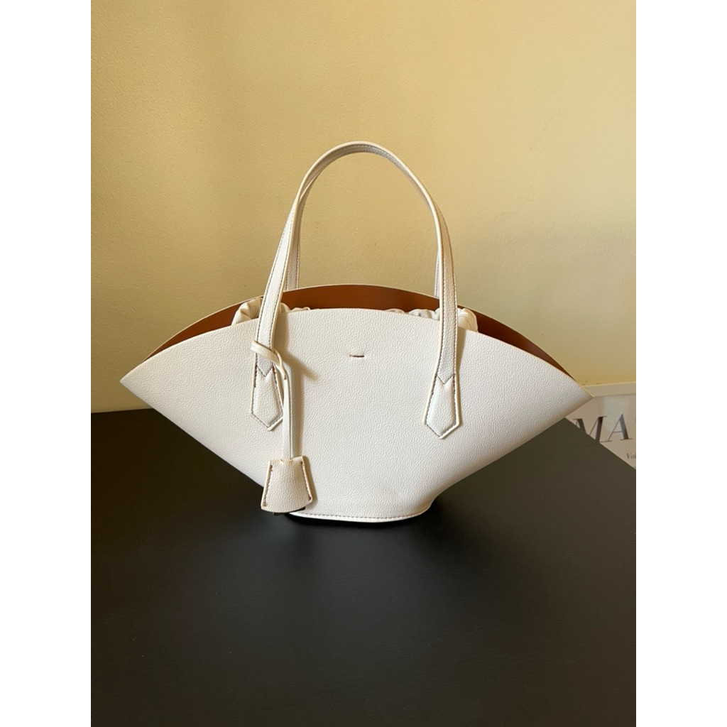 กระเป๋า ZARA #กระเป๋า #กระเป๋าผู้หญิง #ZARA #กระเป๋ามือสอง