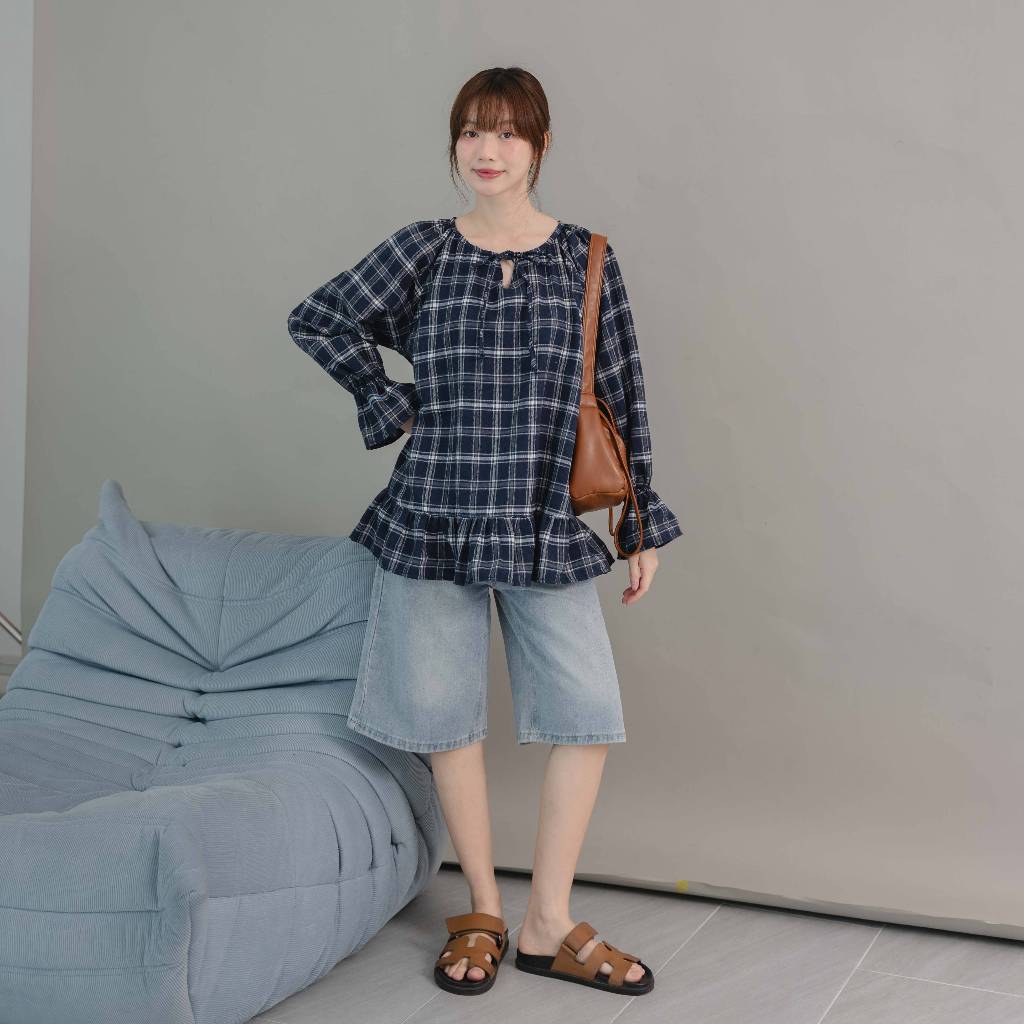 Kimmame - เสื้อ รุ่น Canele Blouse 2 สี - พร้อมส่ง สีน้ำเงิน