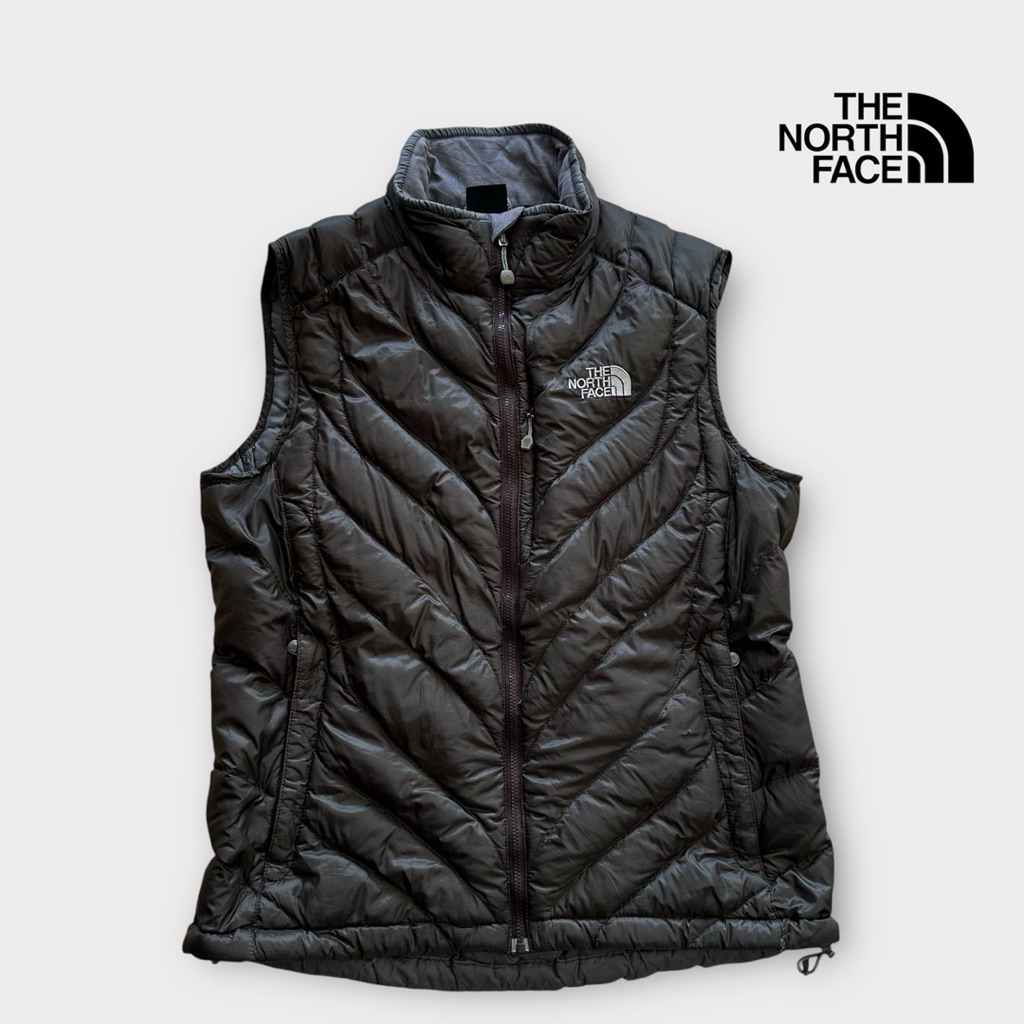 (2) เสื้อแจ็คเก็ตขนเป็ดมือ2  : THE NORTH FACE (กันหนาวได้ดี)
