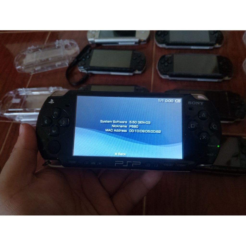 psp 2000  มือ2 แถมเคสใส ฟิลม์ เมม64 แบต สายชาร์จ ครบ เครื่องไม่ได้แปลงและไม่เกม