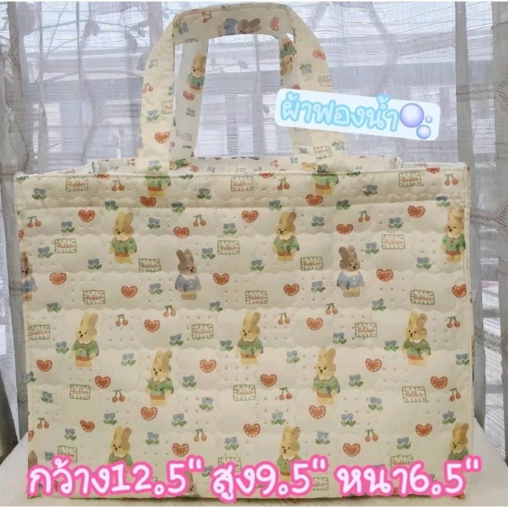 กระเป๋าผ้าฟองน้ำ นุ่มนิ่ม สัมผัสดี มี4ช่องด้านใน ทรงนอน ใส่แก้วเยติได้ มีแผ่นรองก้นกระเป๋าให้