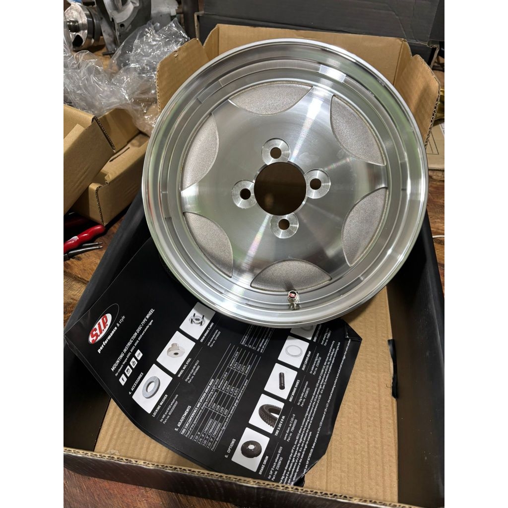 ล้อ tubbless SIP แปลงขนาด ล้อ 10 นิ้ว สำหรับ vespa classic เกียร์มือ รุ่น vbb , gs(ราคาต่อ 1 ล้อ)