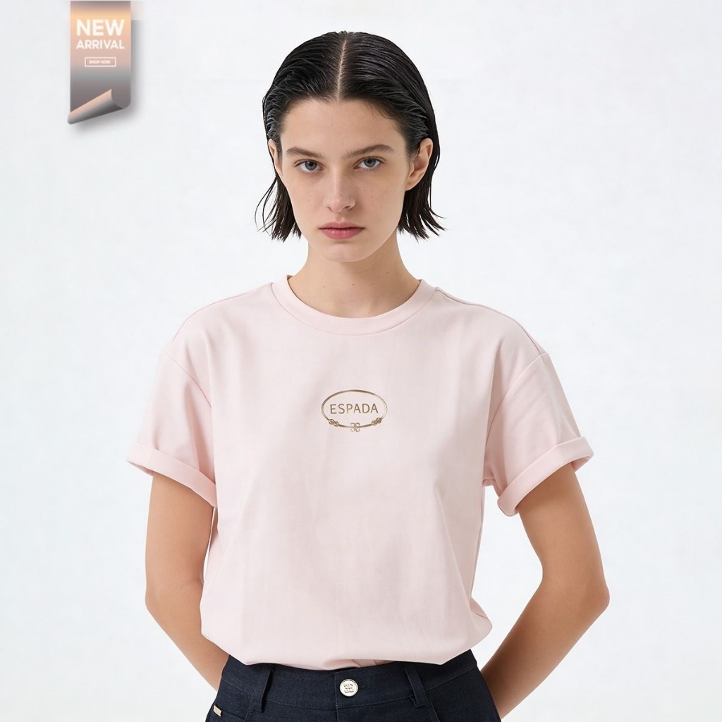 ESPADA เสื้อทีเชิ้ตโลโก้สีทอง ผู้หญิง สีชมพู | Light Gold Logo T-Shirt | 05116