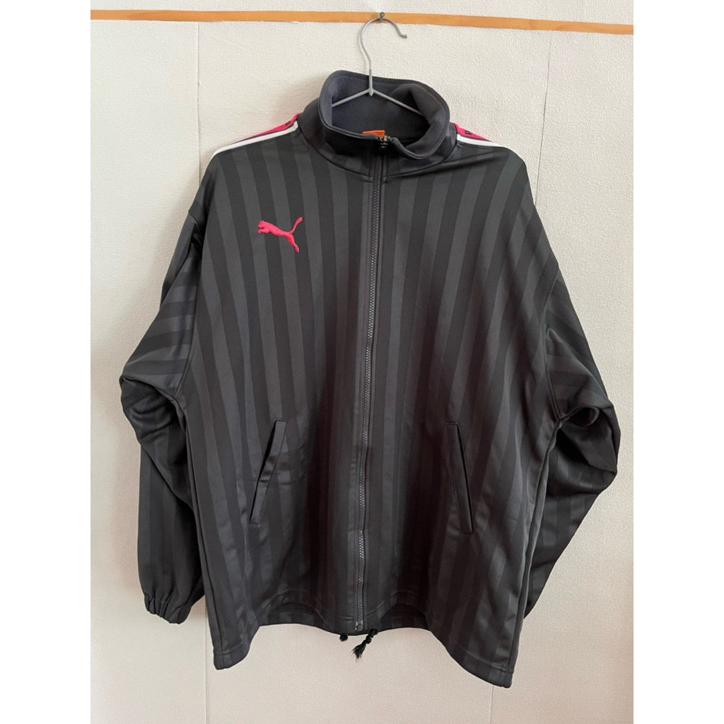 เสื้อคลุมผ้าวอร์ม puma สีเทา ไซร้sm รอบอก46“