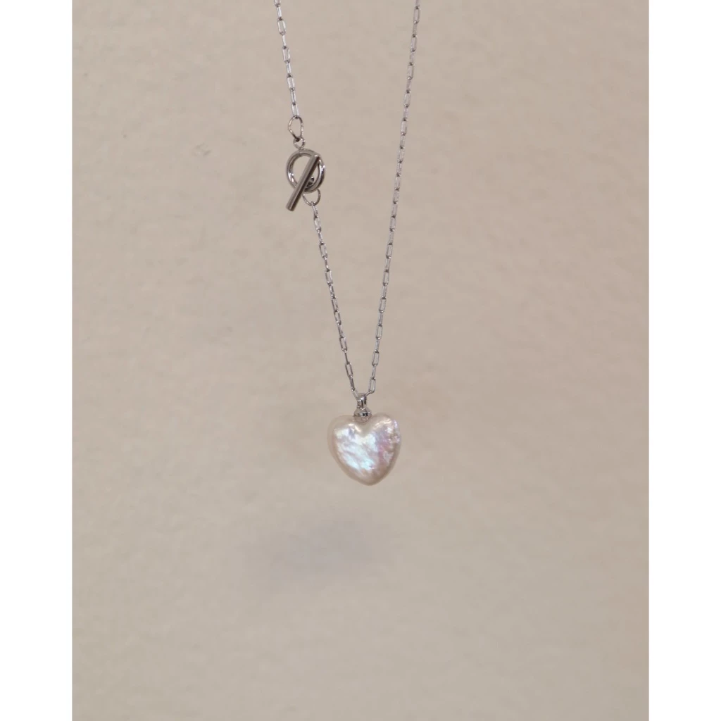 A.piece สร้อยมุกแท้ (waterproof) : [stainless steel] Baroque heart necklace