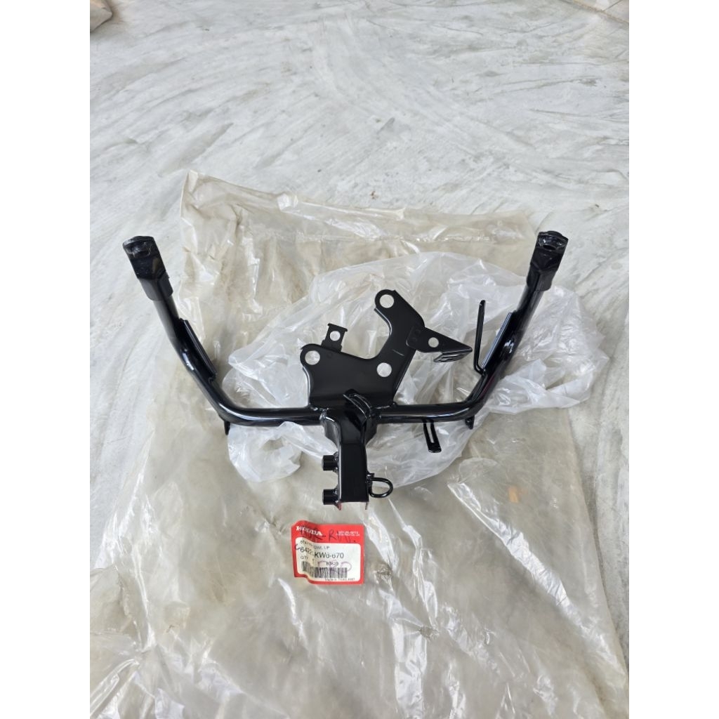 โครงหน้ากาก NSR150RRW แท้ศูนย์Honda งานเก่าเก็บ หายากมากๆ (64221-KW6-670)