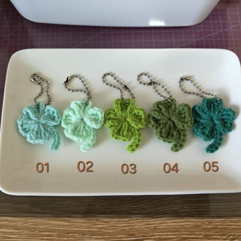 พวงกุญแจ ใบโคลเวอร์ไหมพรม Keychain CloverHandmade ใบโชคดี งานปัจฉิม ของที่ระลึก งานอะไหล่