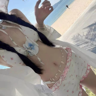 บิกินี่ ชุดว่ายน้ำ ลายดอกไม้ ขอบระบายสีชมพู ดีไซน์ผูกเชือก เซ็กซี่ สไตล์เรโทร น่ารัก เอวสูง ชุดไปทะเล