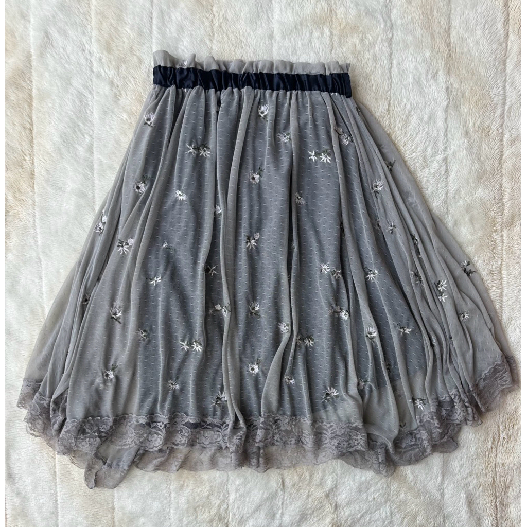 axes femme กระโปรงผ้าชีฟองปักลายดอกไม้ ทรงพองเล็กน้อย เอวยางยืด