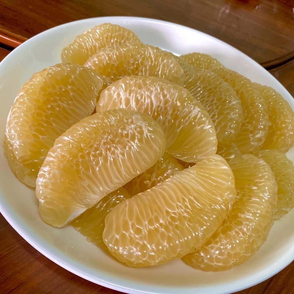 [ 1 ลูก ] ส้มโอขาวน้ำผึ้ง น้ำหนัก 0.8-1.2 ต่อลูก ส้มโอสด ผลไม้สด เนื้อแน่น หวาน ไม่ขม พร้อมส่ง