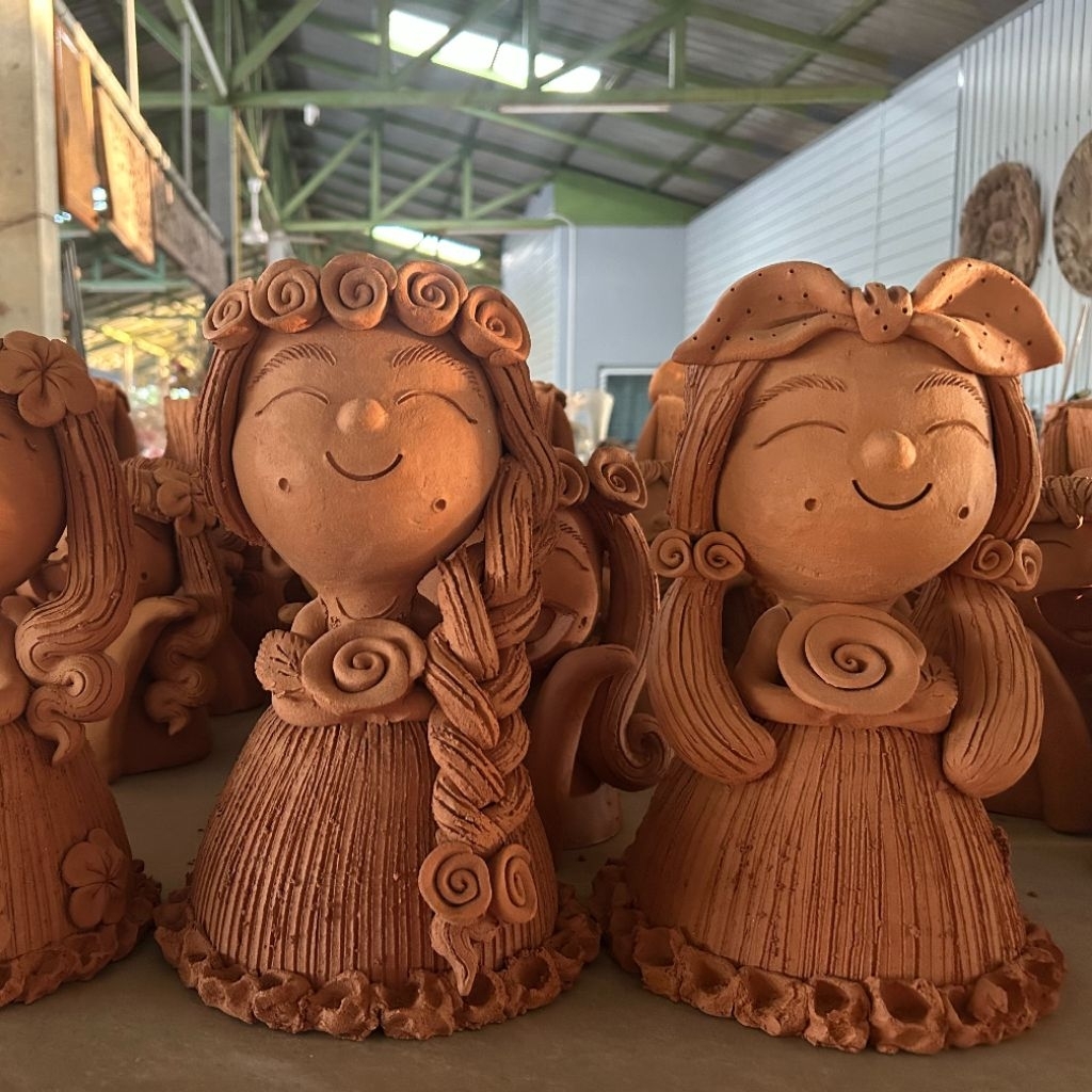 ตุ๊กตาดินเผาตกแต่งสวน กระถางรูปทรงตุ๊กตา สูง 11 นิ้ว งานปั้นมือคละแบบ