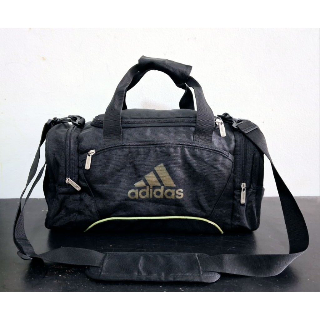 ✨️A198 🎾​[ขาย] กระเป๋า Adidas Duffle Bag (มือสอง) สีดำ-ทอง สภาพสวย​กระเป๋าทรงสปอร์ตยอดนิยม