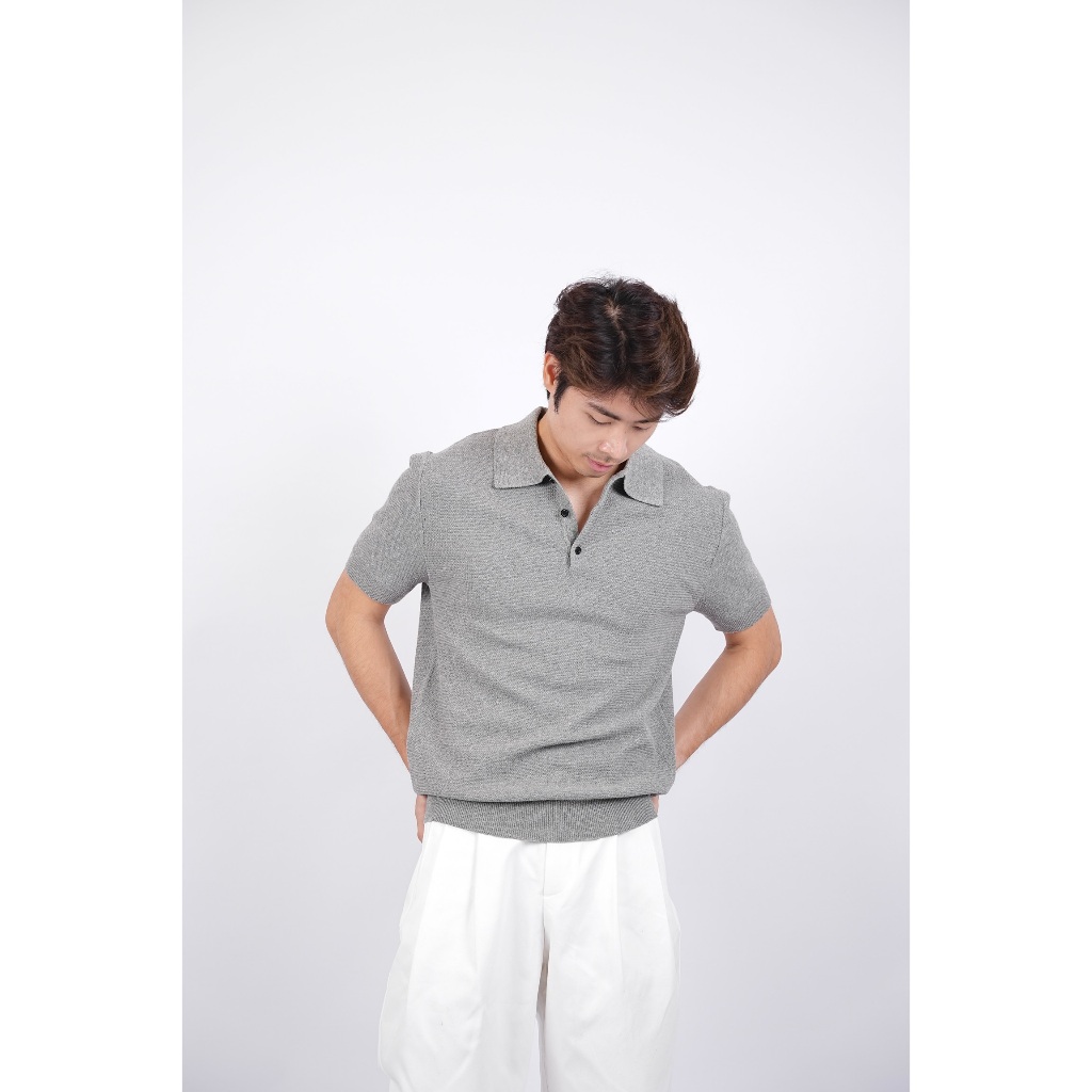 VALE Cotton Knit Polo เสื้อโปโลผ้าถักดีไซน์เรียบหรู สวมใส่สบาย ระบายอากาศได้ดี เหมาะสำหรับใส่ได้ทุกโอกาส