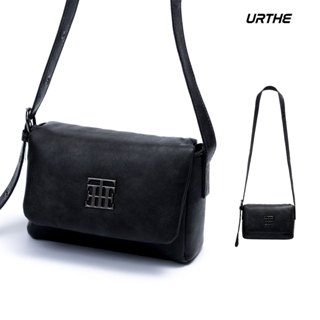 URTHE - กระเป๋า กระเป๋าสะพาย รุ่น EMBLEM STRUCTURED FLAP CRO…