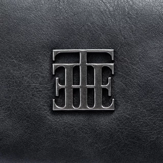 URTHE - กระเป๋าสะพาย รุ่น EMBLEM STRUCTURED FLAP CROSSBODY