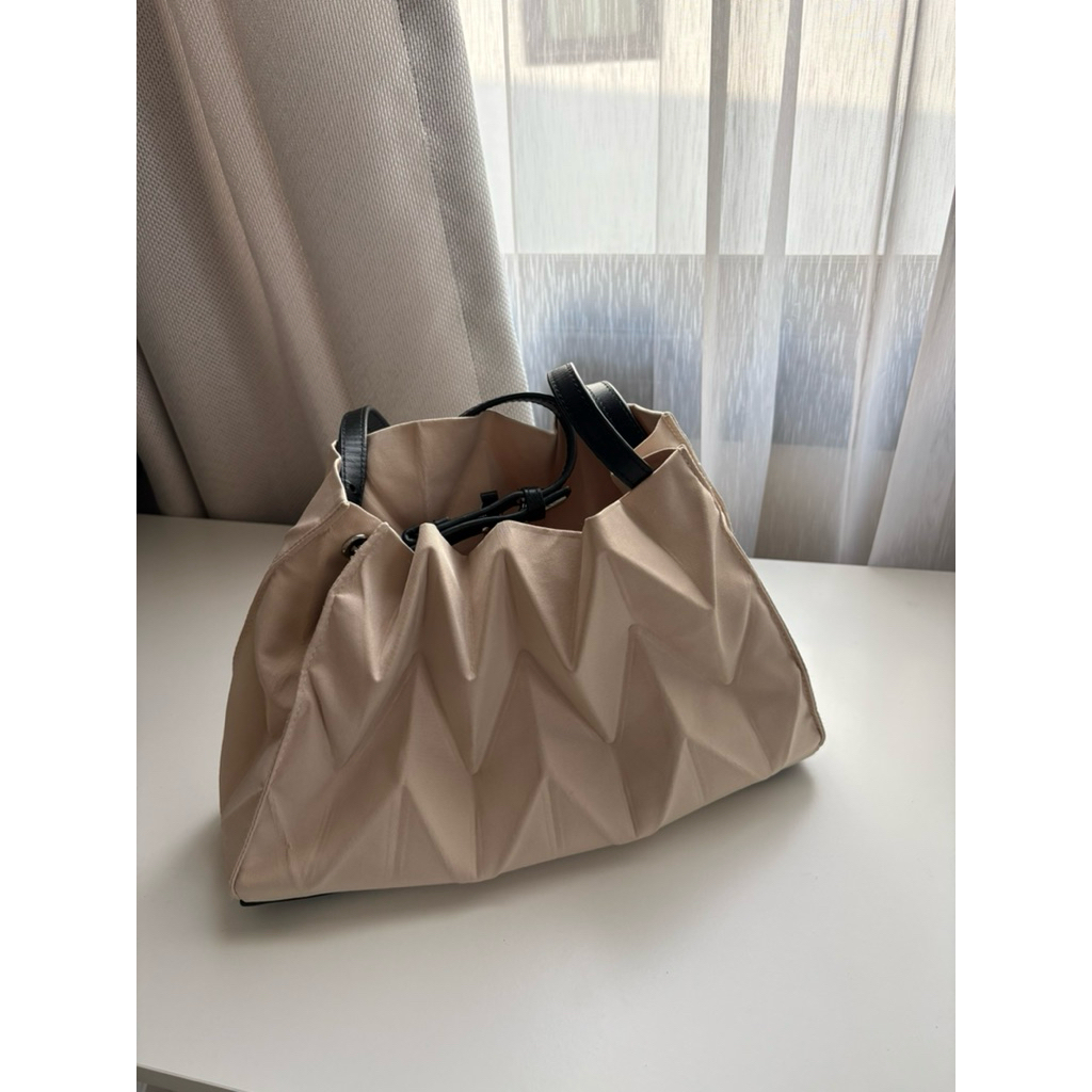 ส่งต่อกระเป๋า Pavi สีเบจดำ สภาพดี