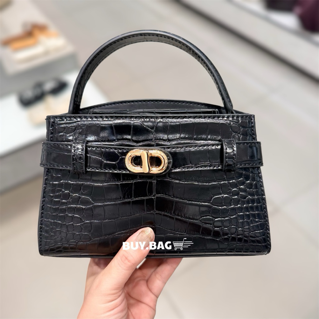 CHARLES & KEITH ( ใช้โค้ดลด30%ร้านโค้ด คุ้ม ) CK2-50270880 กระเป๋าถือตกแต่งด้วยหัวเข็มขัดเมทัลลิครุ่น Aubrielle