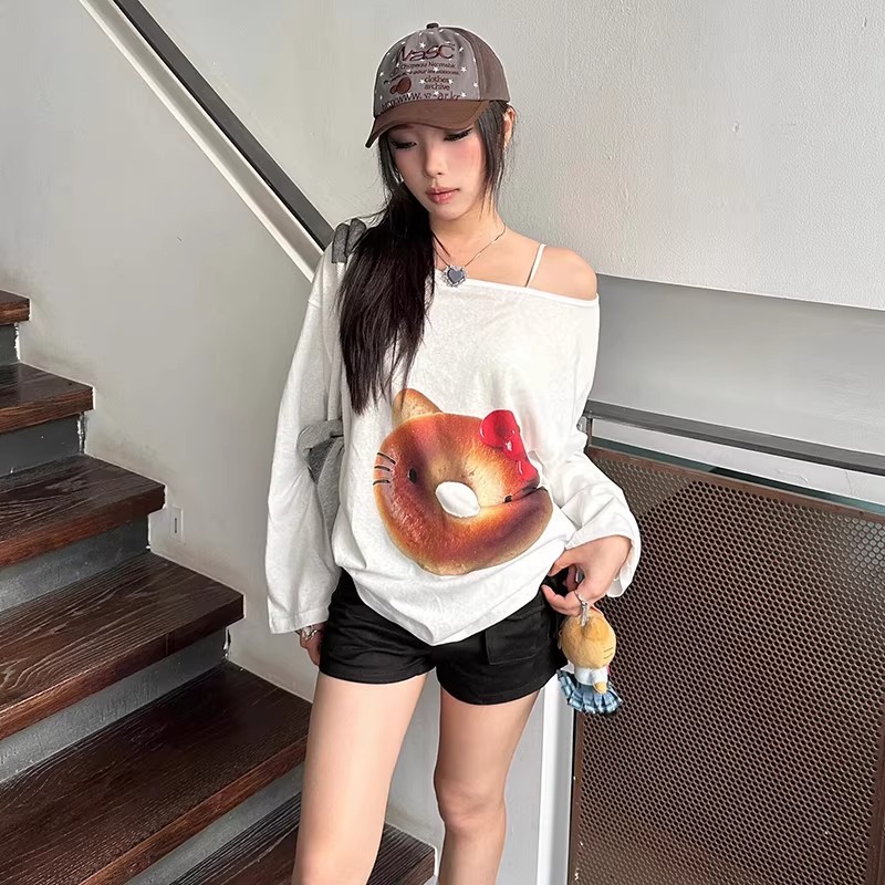 เสื้อยืดแขนยาวเปิดไหล่สไตล์อเมริกันสุดฮอต สำหรับต้นฤดูใบไม้ร่วง ลายแมวโดนัท กันแดด ทรงหลวม ลำลอง
