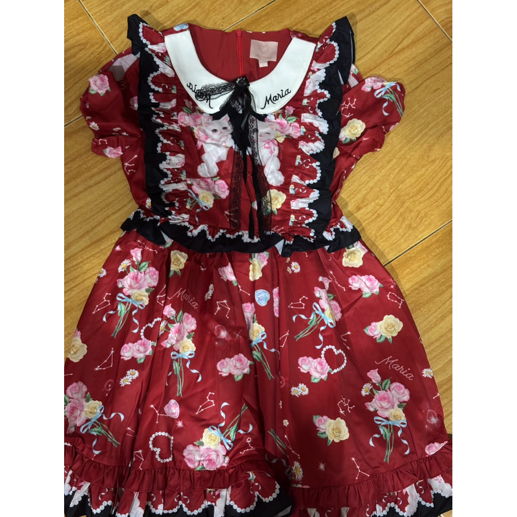 ชุดกระโปรง ราคา 600 บาท