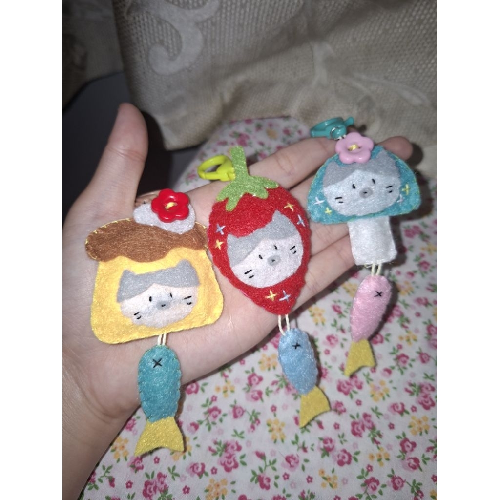 พวงกุญแจ handmade (update) 👚⭐️☘️💒🍓