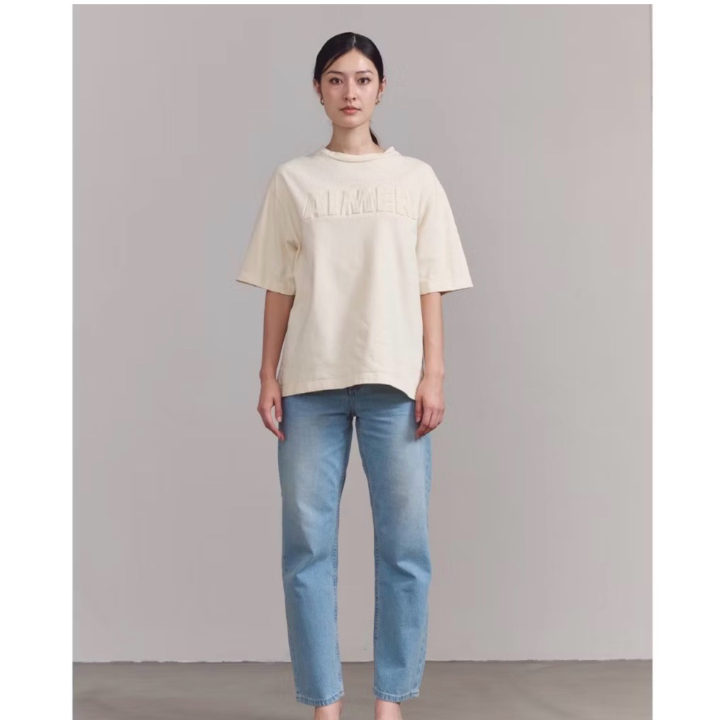 AIMER แท้ เสื้อยืดโลโก้นูน Oversize สีครีม มือสอง โล๊ะตู้