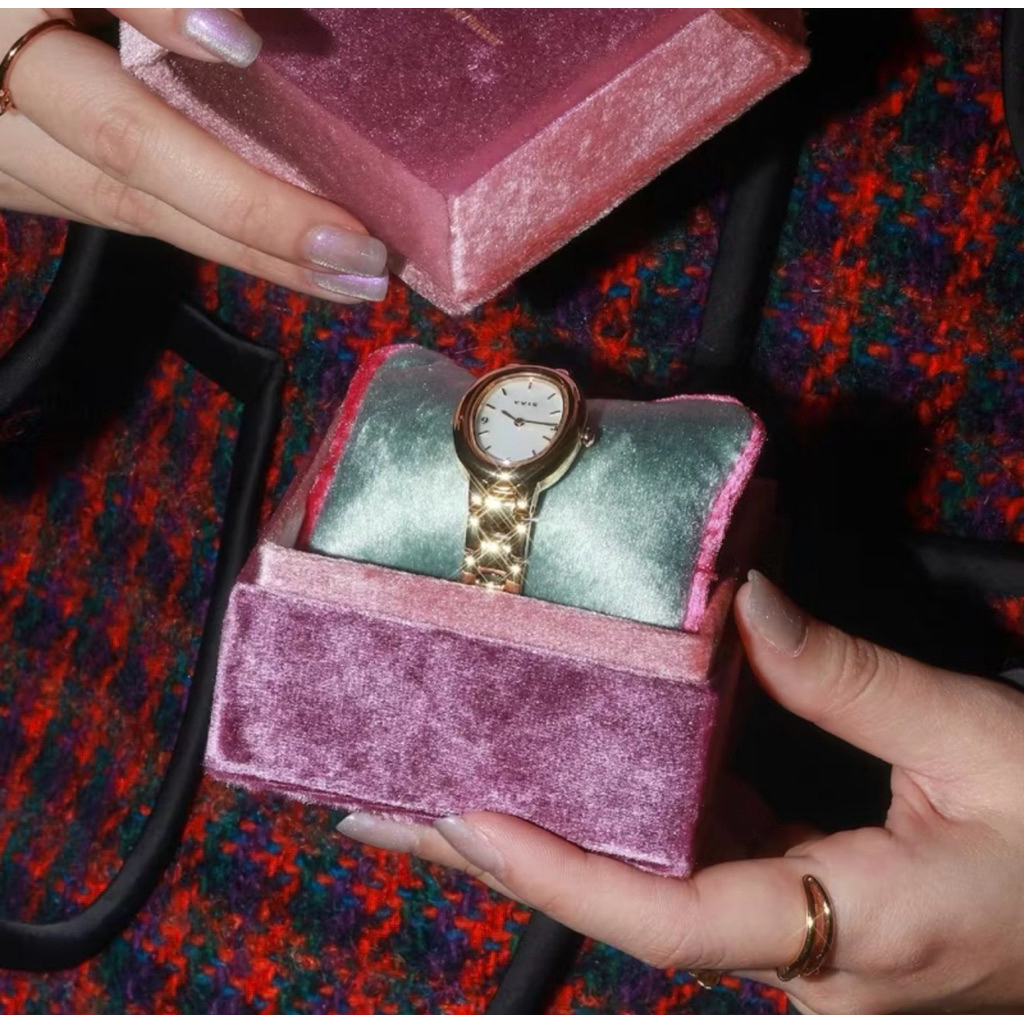 ส่งต่อ นาฬิกาYVIS สีGold