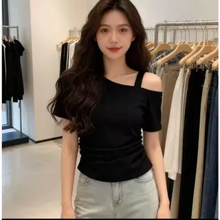 UM M-3XL เสื้อสตรีแขนสั้น แฟชั่นโชว์ไหล่ สายเดี่ยว ดีไซน์กระชับรูป เน้นสัดส่วนเรียวสวย ดีไซน์กระชับรูป เสื้อสตรีแขนสั้น