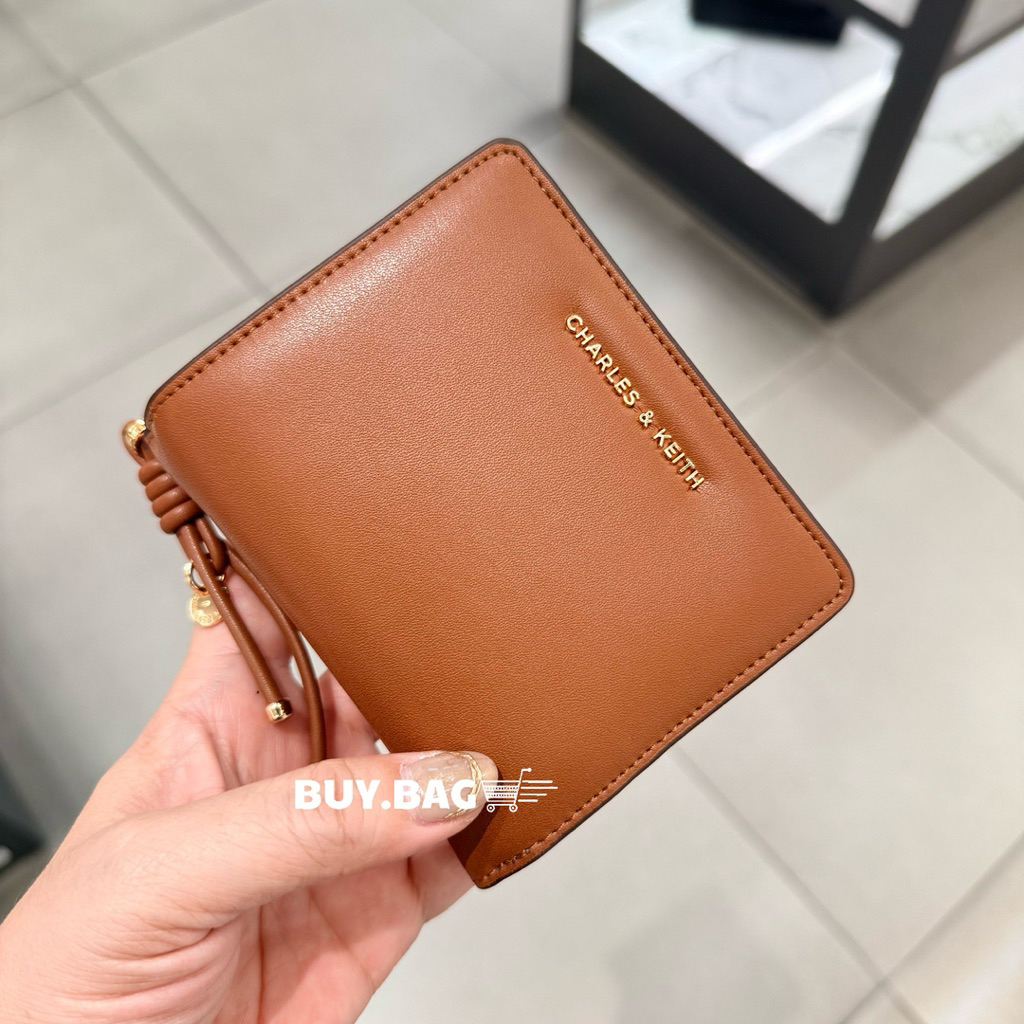 CHARLES & KEITH : CK6-10681271 กระเป๋าสตางค์ใบสั้นแบบซิปรอบรุ่น Everleigh
