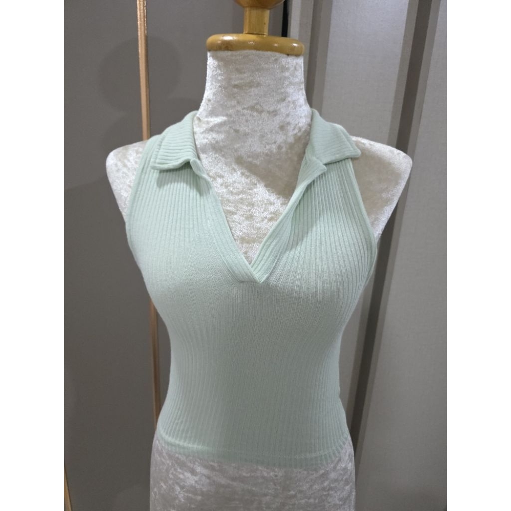มือ2 เสื้อครอปคอปกcotton on  แท้แขนสั้น สีเขียวมิ้น size xxs