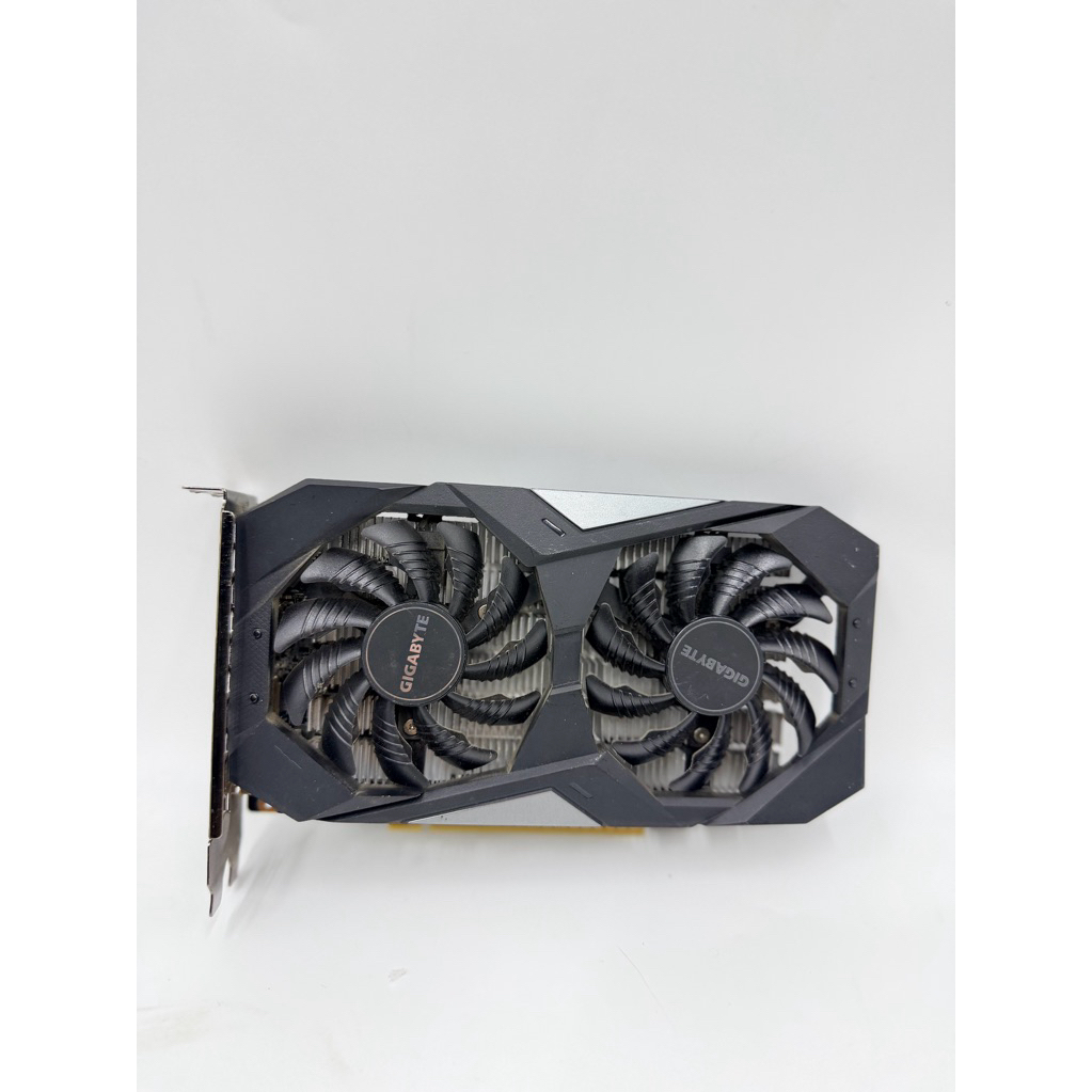 gtx1650,1050ti 4gbถ่ายจากภาพจริง ไม่ต้องต่อไฟเพิ่ม มีแต่ตัวไม่มีกล่อง