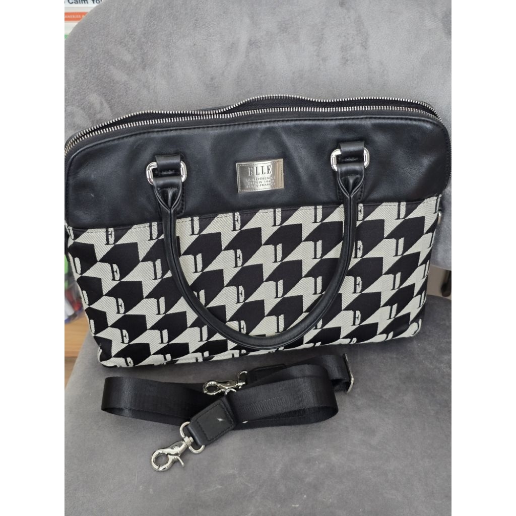 Elle Travel Dido มีช่องใส่ laptop